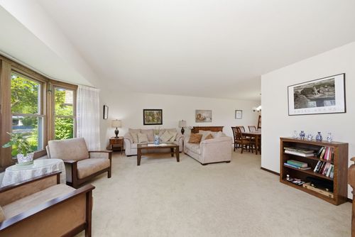 1511 Lexington Ln, Downers Grove, IL, 60516-3215 | Card Image