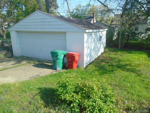 15338 Stephens Dr, Eastpointe, MI, 48021-1564 | Card Image