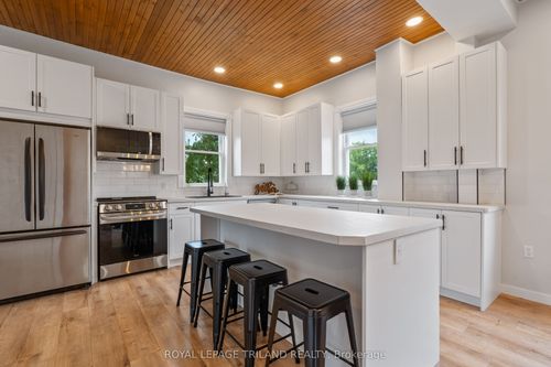 191 Catherine St, Parkhill, ON, N0M2K0 | Card Image