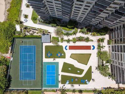 AMAZING OUTDOOR REC CENTER - PICKLEBALL / GOLF / CORNHOLE / TENNIS / LOUNGE CHAIRS, UMBRELLAS, BOCCE BALL | Image 2