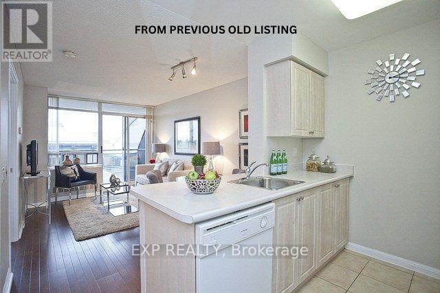 Residential in Toronto (Lansing-Westgate) 3
