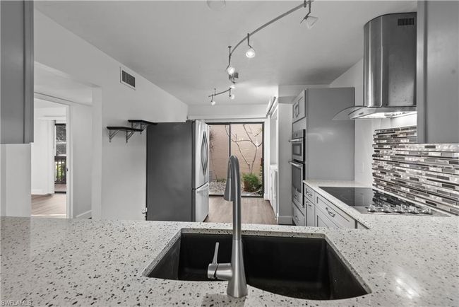 APT-1 - 15456 Admiralty Cir, Condo with 3 bedrooms, 2 bathrooms and 1 parking in NORTH FORT MYERS FL | Image 4
