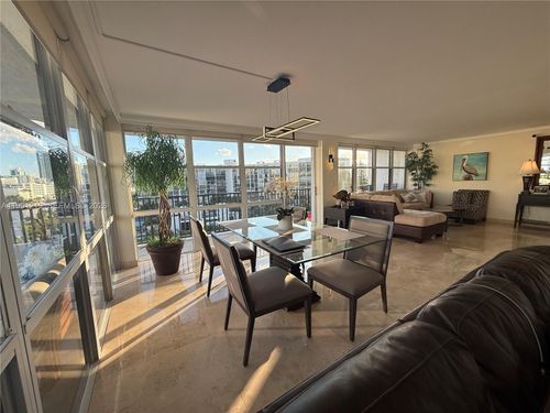 apt-720-1000 Parkview Dr, Hallandale Beach, FL, 33009-2932 | Card Image