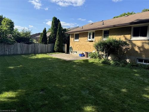 23 Elkington Dr, Kitchener, ON, N2B1S1 | Card Image