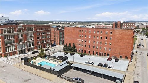 1306-609 Central St, Kansas City, MO, 64105-1851 | Card Image