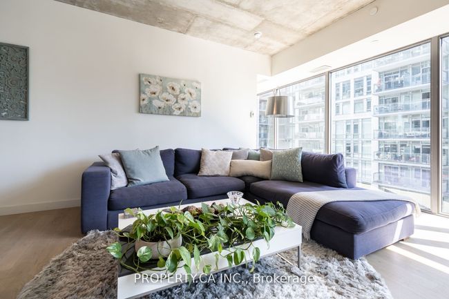 1012 - 111 Bathurst St, Condo with 2 bedrooms, 2 bathrooms and null parking in Toronto ON | Image 13