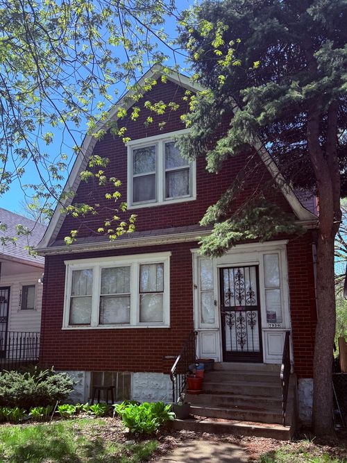 7930 S Muskegon Avenue, Chicago, IL, 60617 | Card Image