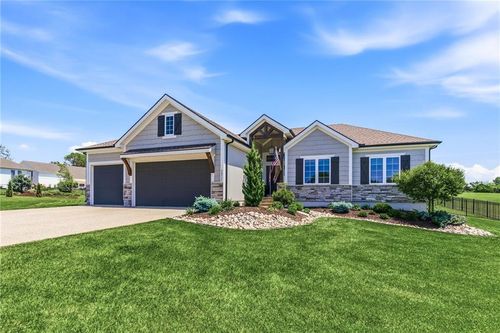 13711 Woodland Ranch Dr, Lone Jack, MO, 64086-5205 | Card Image