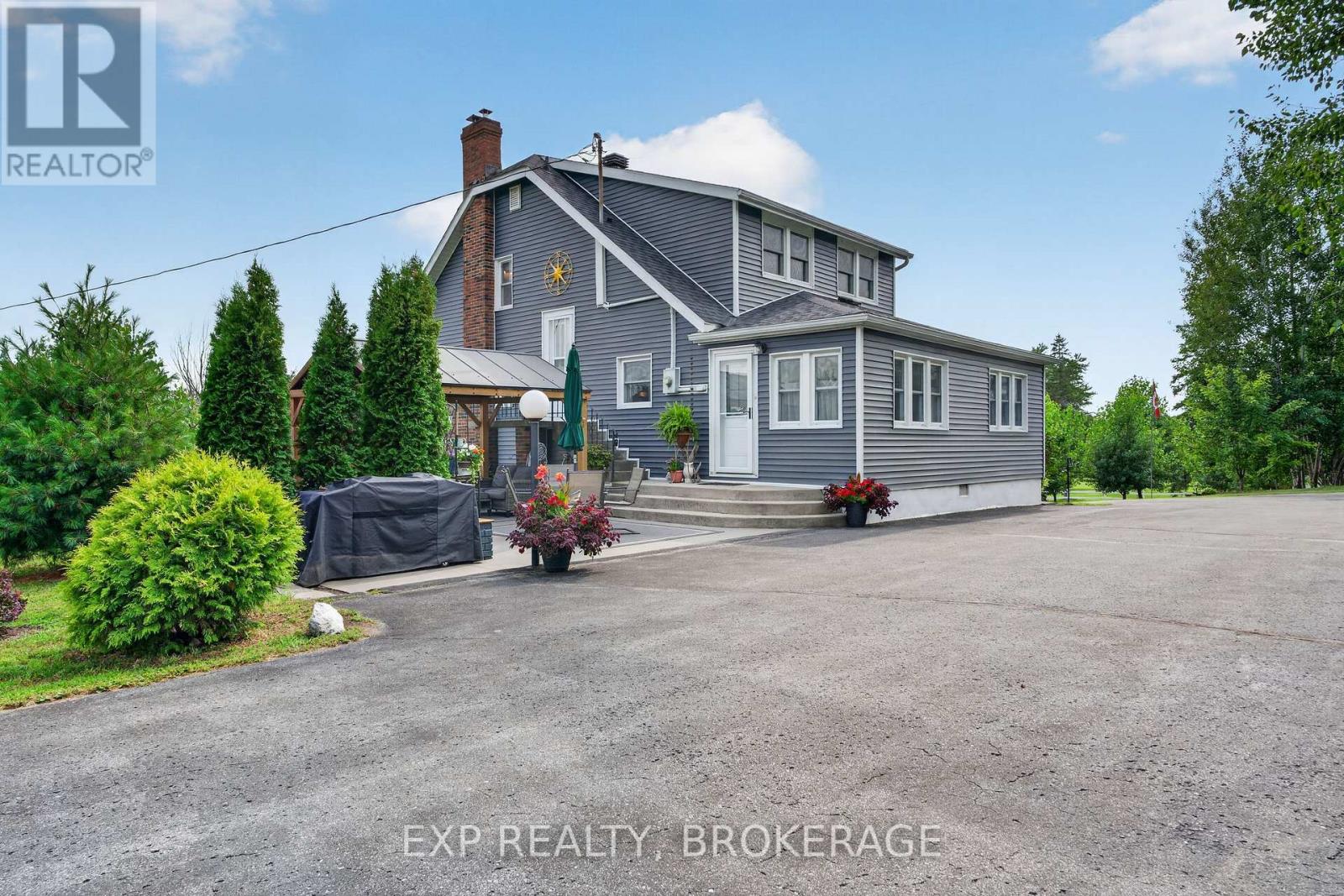 Residential in Front of Leeds & Seeleys Bay 3