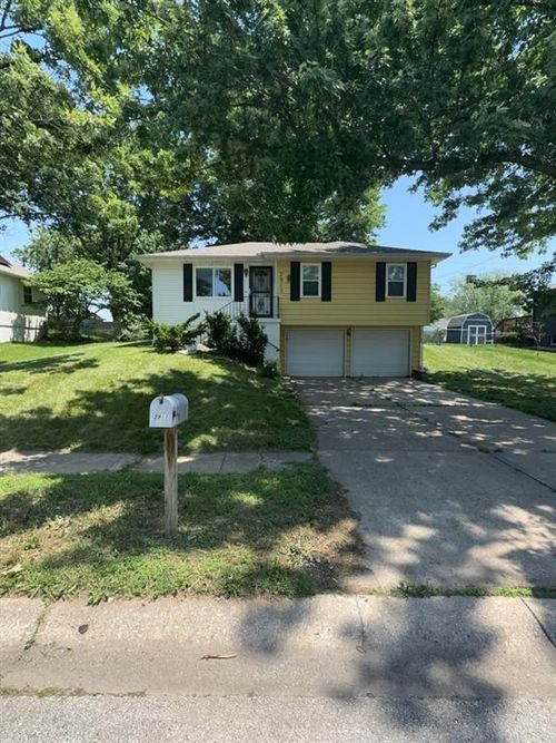 3911 S Marshall Dr, Independence, MO, 64055-4054 | Card Image