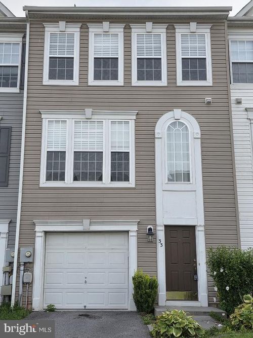 33 Scholarship Ln, MARTINSBURG, WV, 25404-6496 | Card Image