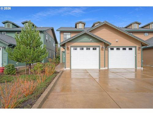1690 32nd St, Florence, OR, 97439-9516 | Card Image