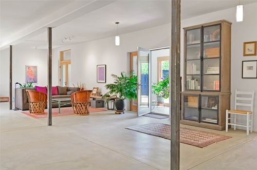 440 Los Pinos Road, Santa Fe, NM, 87507 | Card Image