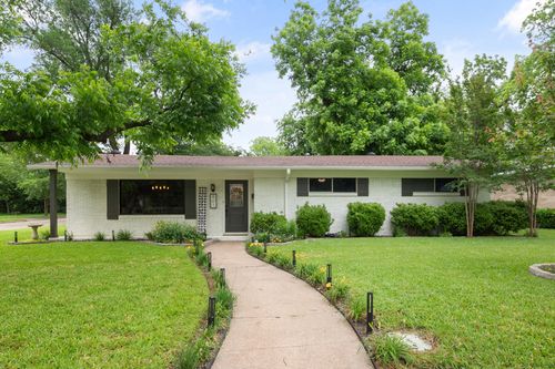 801 Waggoner Dr, Arlington, TX, 76013-1461 | Card Image