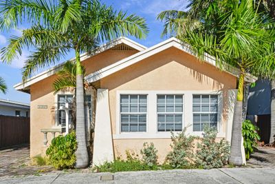 3809 S Olive Avenue, House other with 3 bedrooms, 1 bathrooms and null parking in West Palm Beach FL | Image 2