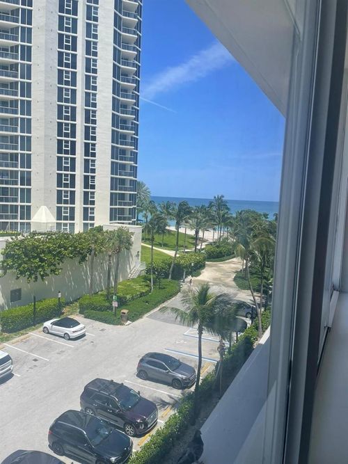 330-19201 Collins Ave, Sunny Isles Beach, FL, 33160-2202 | Card Image