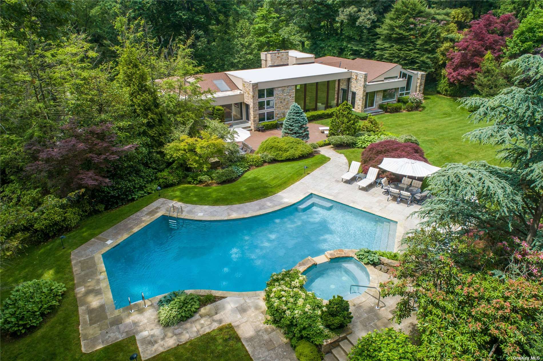 Rolling Hill Rd, Old Westbury, NY 11568