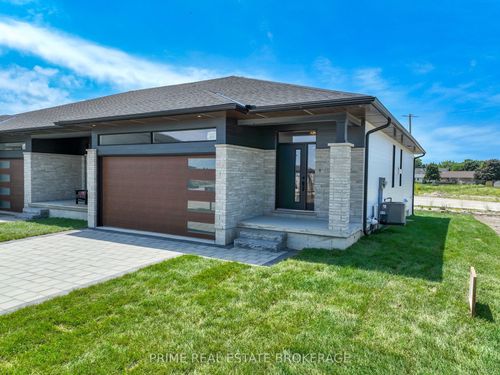 55-2 Coastal Cres, Grand Bend, ON, N0M1T0 | Card Image