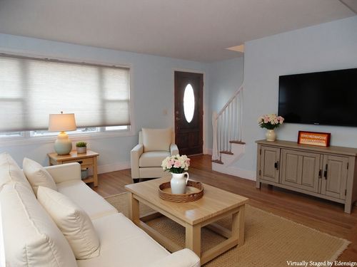 5 Saint Theresa Ave, Bristol, RI, 02809-4614 | Card Image