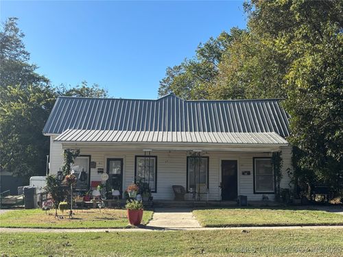 811 Hargrove St, Ardmore, OK, 73401-4235 | Card Image