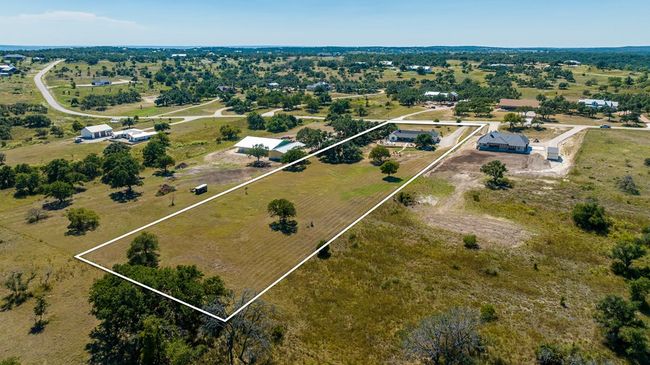 1944 Axis Cir, Home with 3 bedrooms, 2 bathrooms and 2 parking in Fredericksburg TX | Image 4