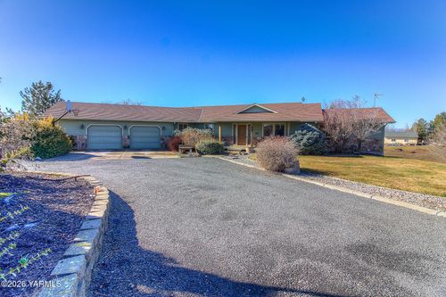 1352 Gilbert Rd, Zillah, WA, 98953-9789 | Card Image