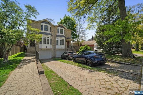 44 Columbus Dr, Tenafly, NJ, 07670-1620 | Card Image
