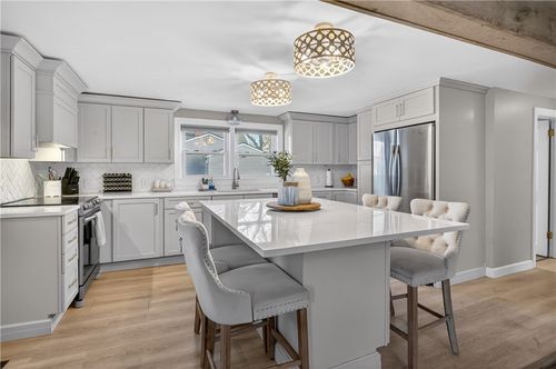 80 Glendale Avenue, Warwick, RI, 02889 | Card Image