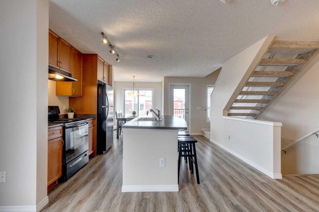 1 - 21 Mckenzie Towne Gate Se, Home with 2 bedrooms, 1 bathrooms and 1 parking in Calgary AB | Image 4