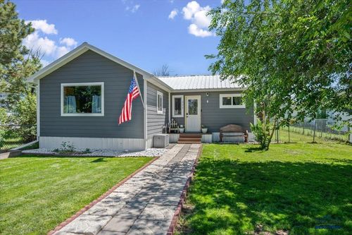 111 5th St, Newell, SD, 57760-2204 | Card Image