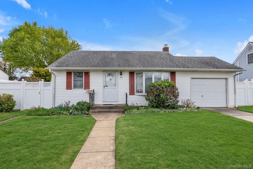 226 Lee Avenue, Oyster Bay, NY, 11801 | Card Image