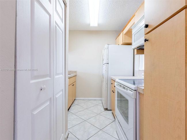 I - 10106 Twin Lakes Dr, Condo with 2 bedrooms, 2 bathrooms and null parking in Coral Springs FL | Image 11
