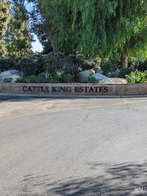 6100 Round Up Way, Bakersfield, CA, 93306-9774 | Card Image