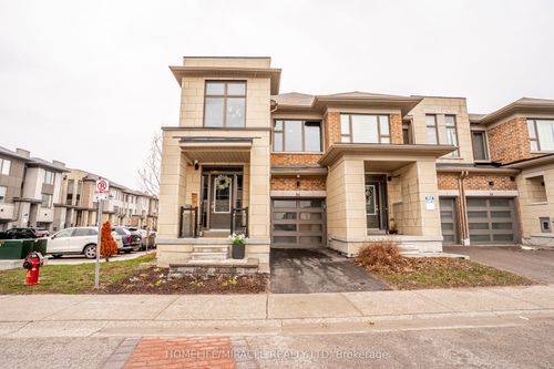 136-58 Donald Fleming Way, Whitby, ON, L1R0N8 | Card Image