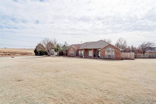 900 Driver Ln, Edmond, OK, 73025-1822 | Card Image