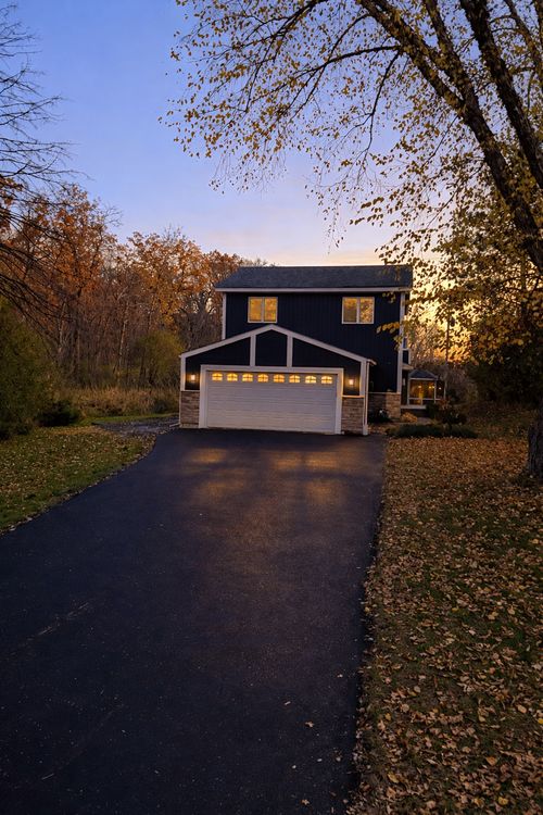 7661 208th St N, Forest Lake, MN, 55025-9672 | Card Image