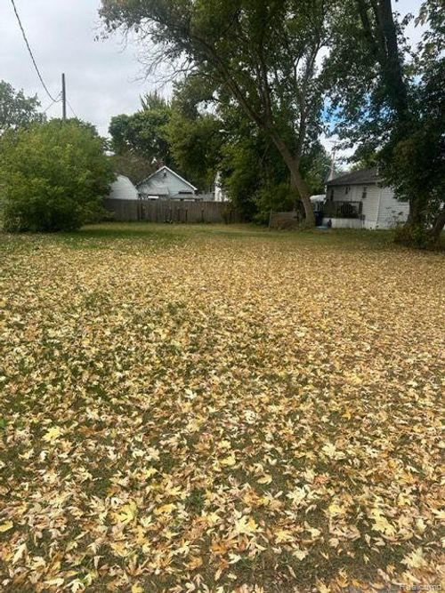 208 S Sheridan St, Bay City, MI, 48708-7462 | Card Image