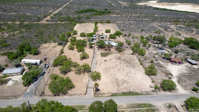 1390 Windmill Rd, House other with 2 bedrooms, 2 bathrooms and null parking in Uvalde TX | Image 32