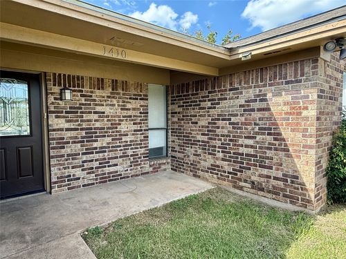 1410 W Torrey St, Granbury, TX, 76048-2384 | Card Image
