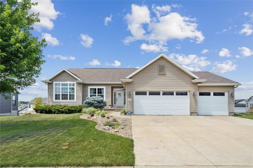 2652 Vaughn Dr, Marion, IA, 52302-4829 | Card Image