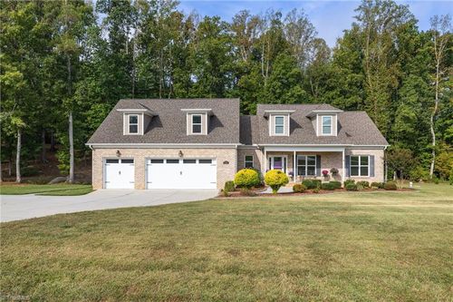 195 Maple Glade Dr, Reidsville, NC, 27320-9366 | Card Image