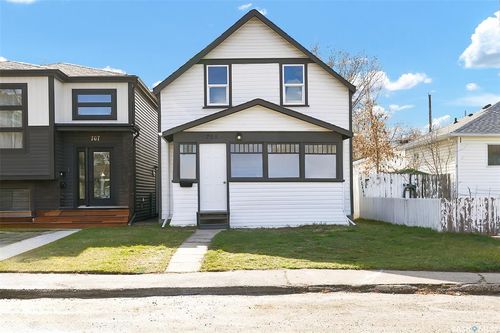 705 Av L S, Saskatoon, SK, S7M2H8 | Card Image
