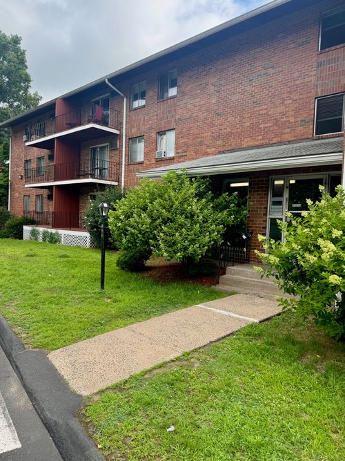 apt-ll2-929 Burnside Ave, East Hartford, CT, 06108-2722 | Card Image