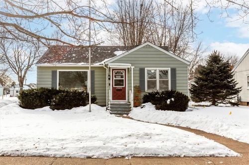 2009 Valmont Ave, Eau Claire, WI, 54701-4452 | Card Image