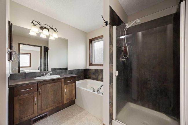 174 Chapalina Terr Se, House other with 4 bedrooms, 4 bathrooms and 4 parking in Calgary AB | Image 15