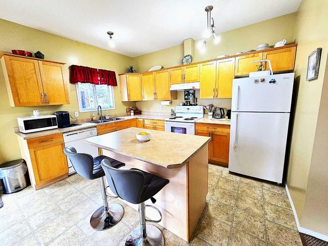 110 Moberly Road, Home with 4 bedrooms, 4 bathrooms and 3 parking in Grande Cache AB | Image 5