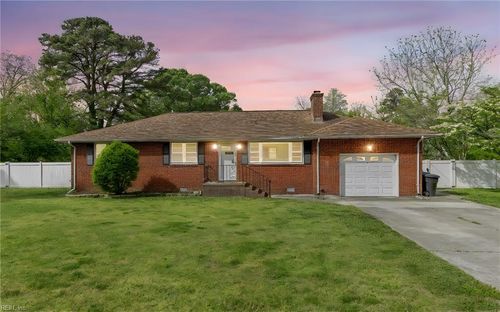 4904 Farrington Dr, Virginia Beach, VA, 23455-3916 | Card Image