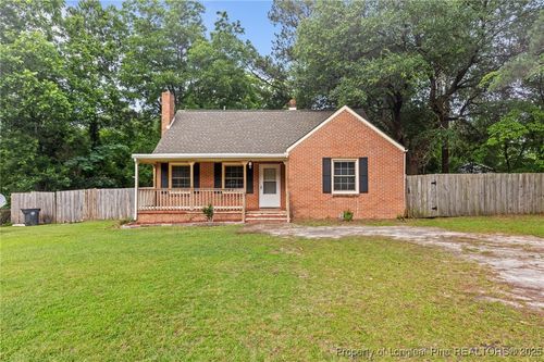 212 N Roberts St, Raeford, NC, 28376-2852 | Card Image