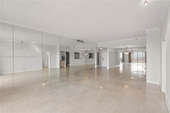 APT-633 - 201 Crandon Blvd, Condo with 2 bedrooms, 2 bathrooms and null parking in Key Biscayne FL | Image 9