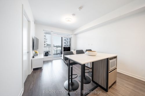 524-7950 Bathurst St, Thornhill, ON, L4J0L4 | Card Image